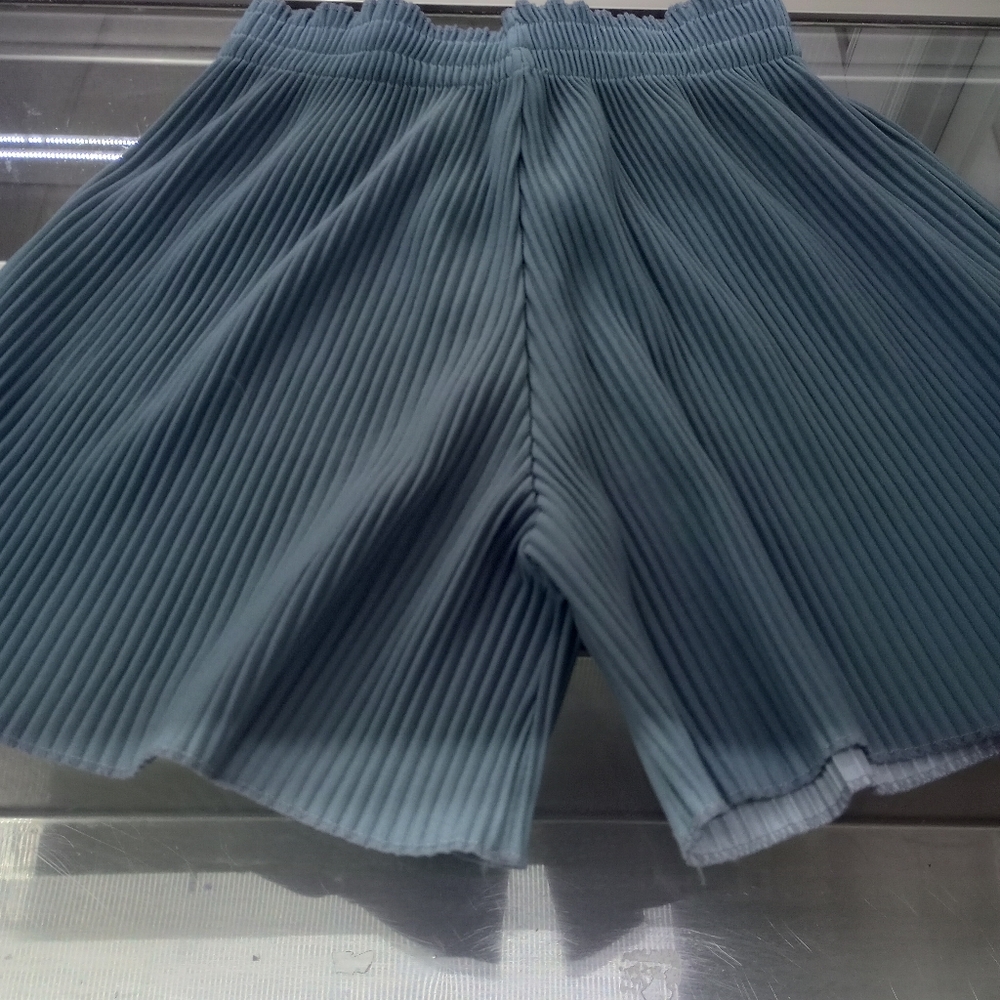 Women's small pleaded short skirt